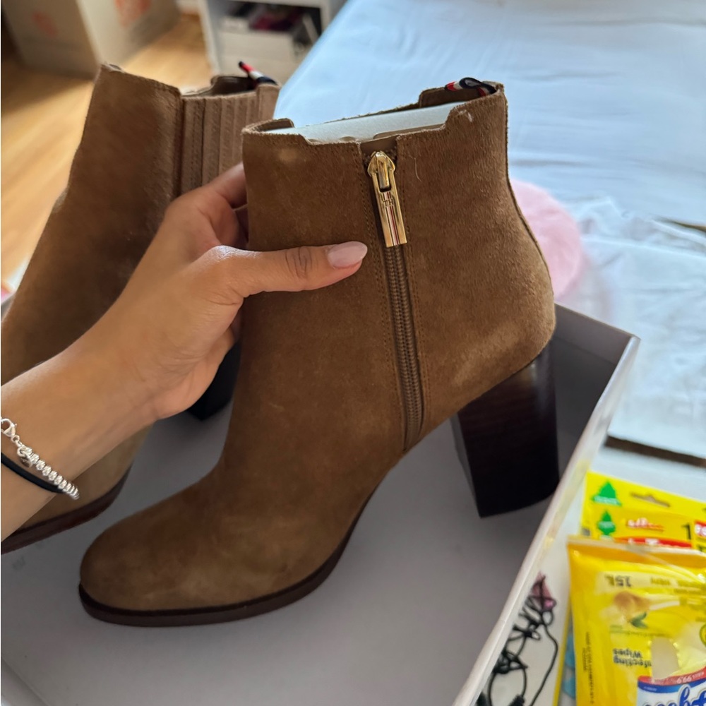 Tommy Hilfiger heels size 8
